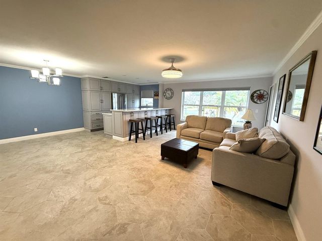 916 Savannas Point Drive B, Fort Pierce, FL 34982