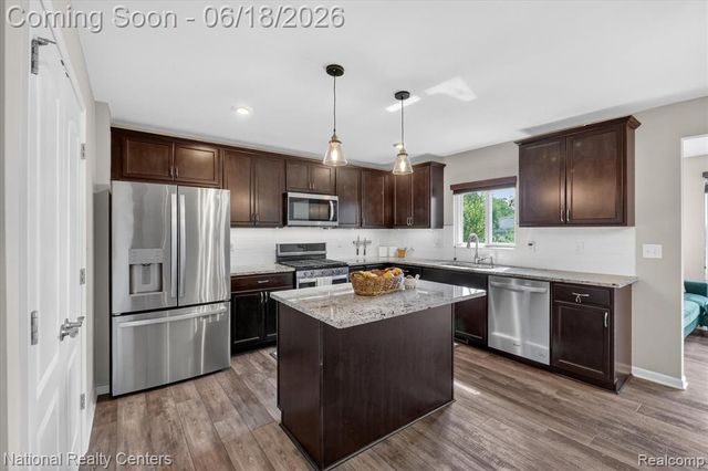 33137 Fuhrmann Drive, Sterling Heights, MI 48310