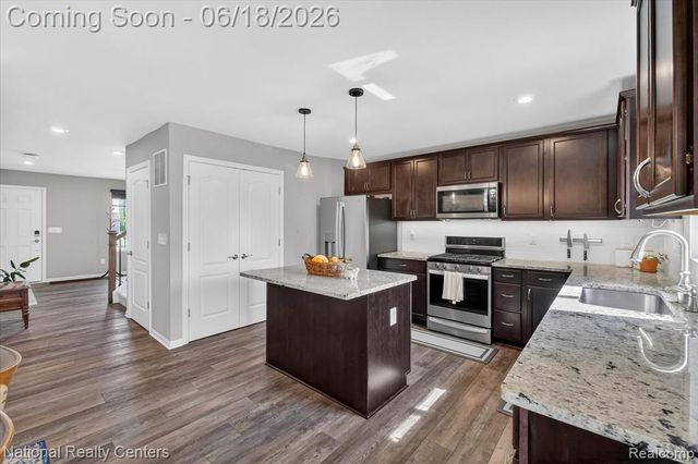 33137 Fuhrmann Drive, Sterling Heights, MI 48310