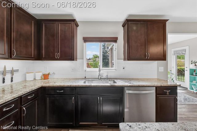 33137 Fuhrmann Drive, Sterling Heights, MI 48310