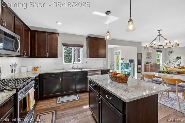 33137 Fuhrmann Drive, Sterling Heights, MI 48310