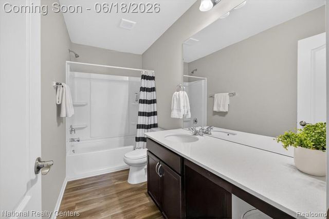 33137 Fuhrmann Drive, Sterling Heights, MI 48310