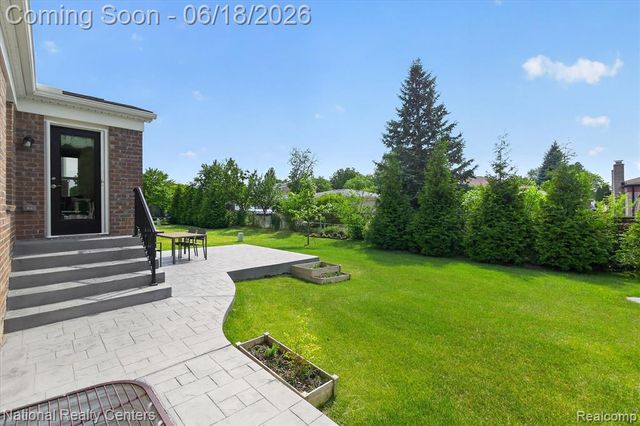 33137 Fuhrmann Drive, Sterling Heights, MI 48310