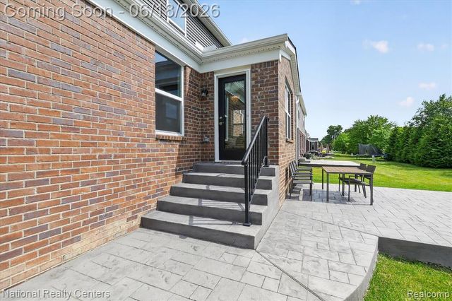 33137 Fuhrmann Drive, Sterling Heights, MI 48310
