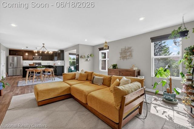 33137 Fuhrmann Drive, Sterling Heights, MI 48310