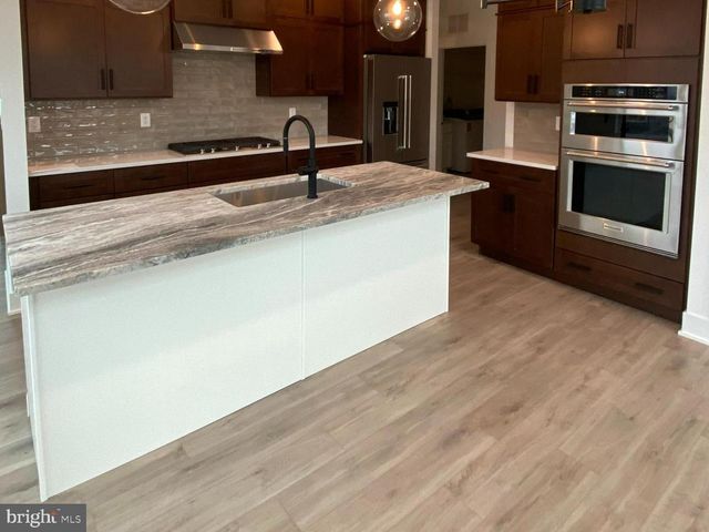 10 CHERRY LN, West Windsor, NJ 08550