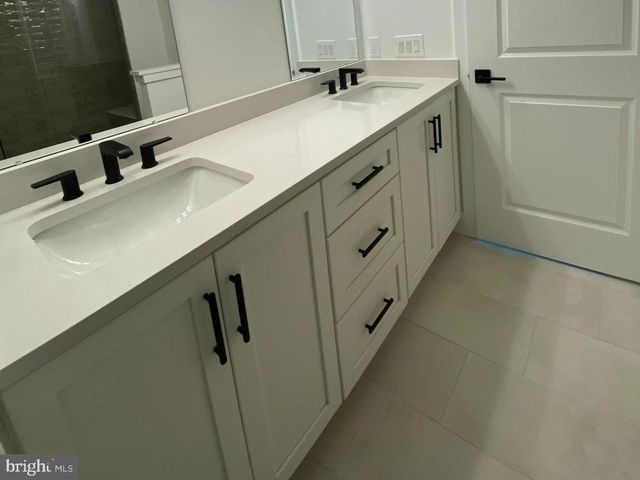 10 CHERRY LN, West Windsor, NJ 08550