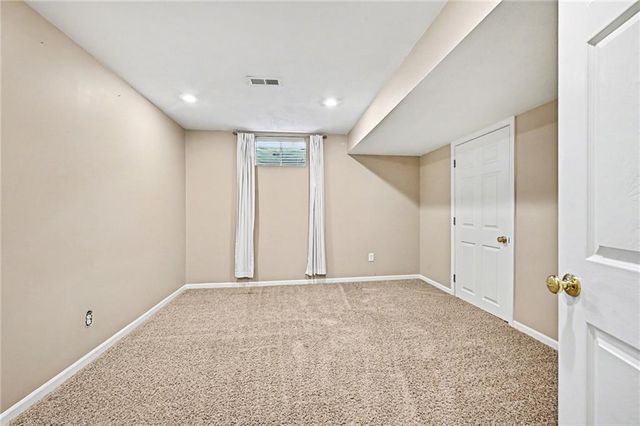 823 NE 102nd Street, Kansas City, MO 64155