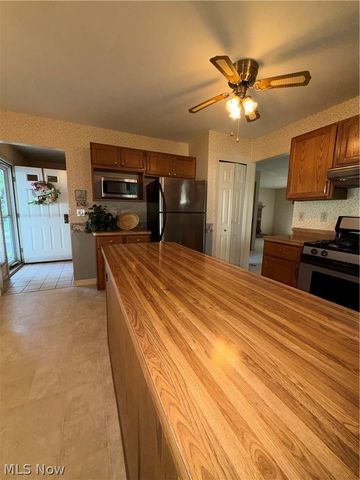 3375 Ash Lane, Cuyahoga Falls, OH 44223