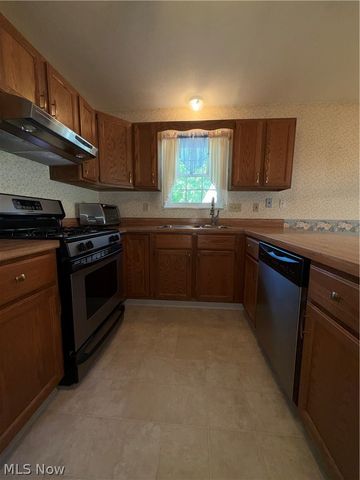3375 Ash Lane, Cuyahoga Falls, OH 44223