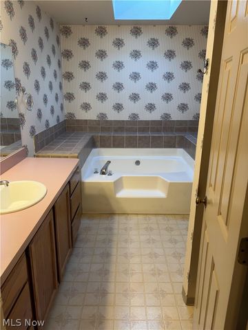 3375 Ash Lane, Cuyahoga Falls, OH 44223