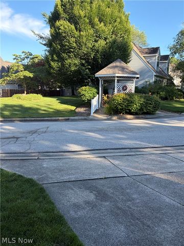 3375 Ash Lane, Cuyahoga Falls, OH 44223