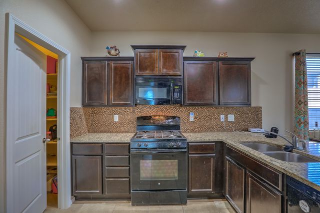 824 Zimina Drive NW, Albuquerque, NM 87120