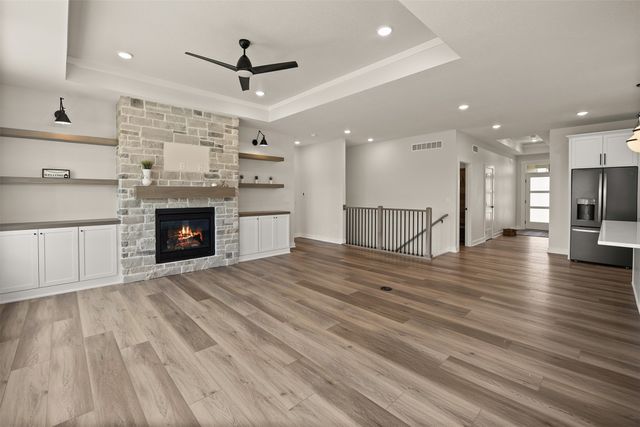 1376 S Lotus Place, West Des Moines, IA 50266