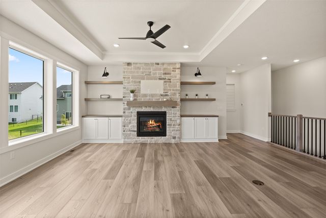 1376 S Lotus Place, West Des Moines, IA 50266