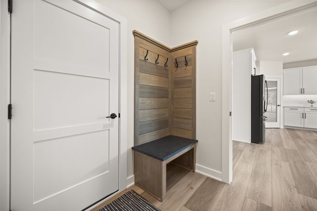 1376 S Lotus Place, West Des Moines, IA 50266