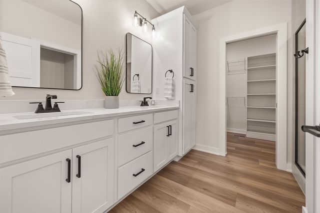 1376 S Lotus Place, West Des Moines, IA 50266