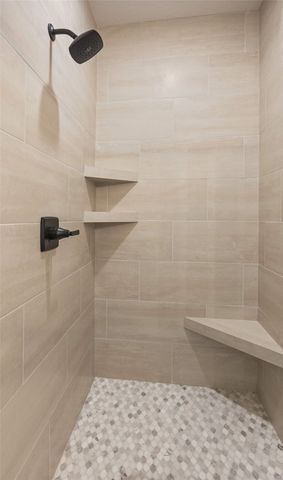 1376 S Lotus Place, West Des Moines, IA 50266