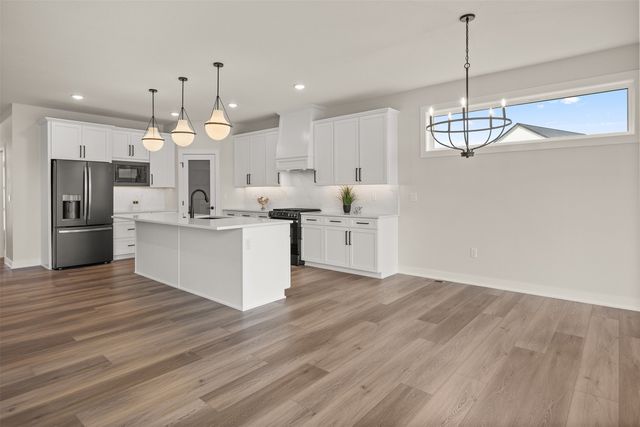 1376 S Lotus Place, West Des Moines, IA 50266