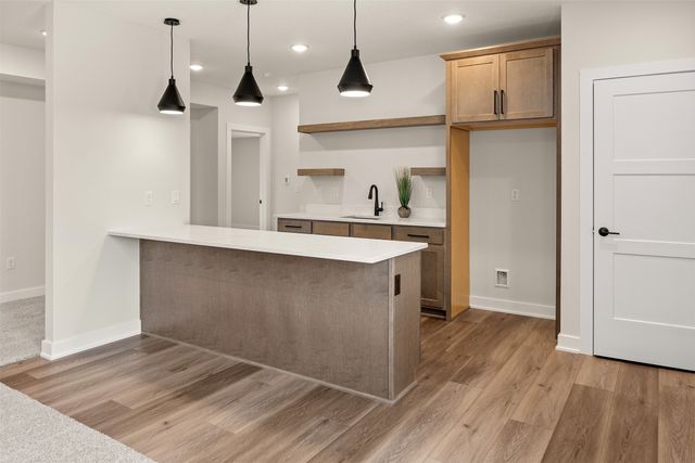 1376 S Lotus Place, West Des Moines, IA 50266