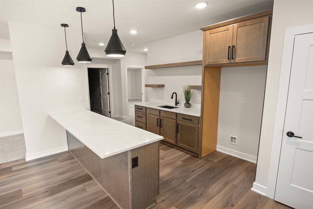 1376 S Lotus Place, West Des Moines, IA 50266