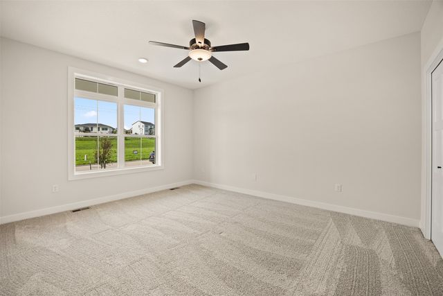 1376 S Lotus Place, West Des Moines, IA 50266