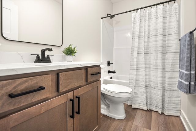 1376 S Lotus Place, West Des Moines, IA 50266