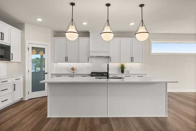 1376 S Lotus Place, West Des Moines, IA 50266