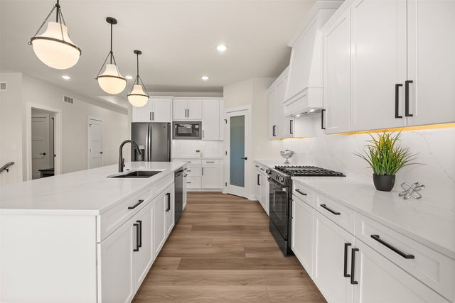 1376 S Lotus Place, West Des Moines, IA 50266