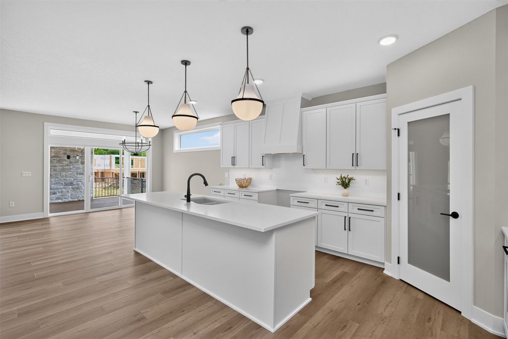 1376 S Lotus Place, West Des Moines, IA 50266