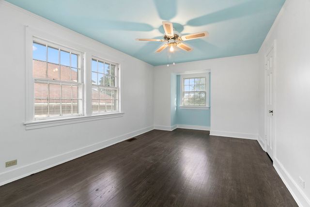 2930 N New England Avenue, Chicago, IL 60634
