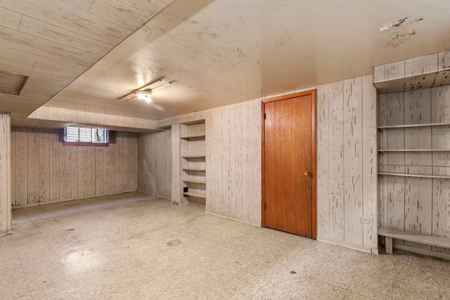 2930 N New England Avenue, Chicago, IL 60634