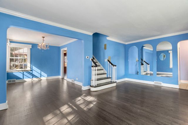 2930 N New England Avenue, Chicago, IL 60634