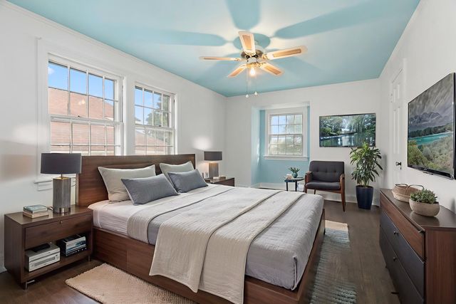 2930 N New England Avenue, Chicago, IL 60634