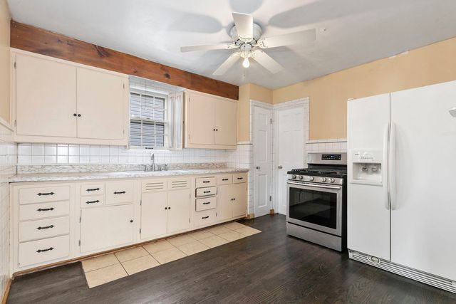 2930 N New England Avenue, Chicago, IL 60634