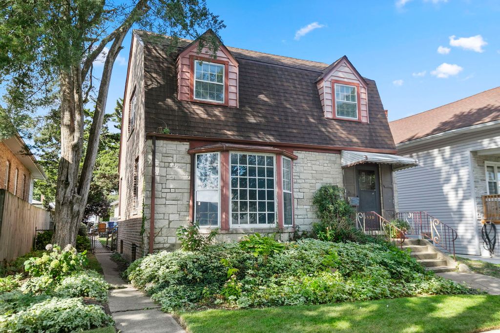 2930 N New England Avenue, Chicago, IL 60634