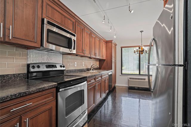 500 High Point Drive 403, Hartsdale, NY 10530