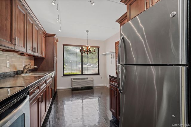 500 High Point Drive 403, Hartsdale, NY 10530