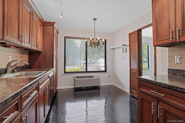 500 High Point Drive 403, Hartsdale, NY 10530
