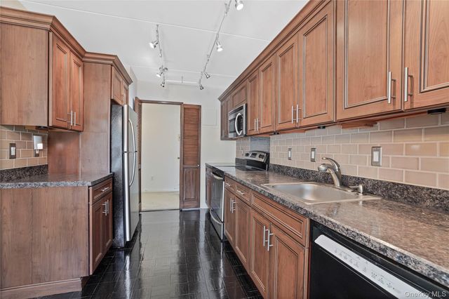 500 High Point Drive 403, Hartsdale, NY 10530