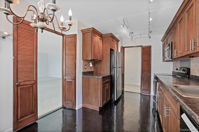 500 High Point Drive 403, Hartsdale, NY 10530