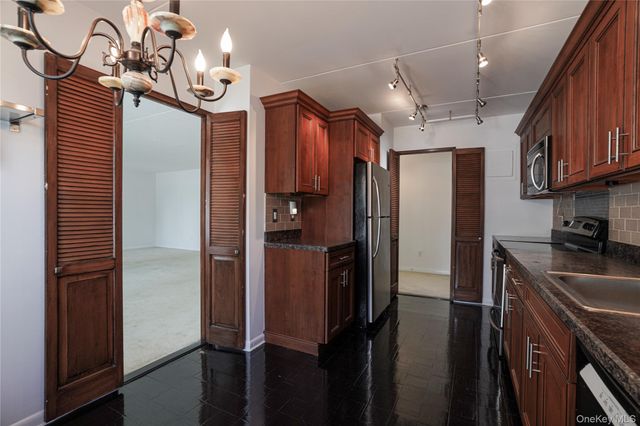 500 High Point Drive 403, Hartsdale, NY 10530