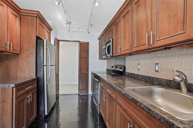 500 High Point Drive 403, Hartsdale, NY 10530