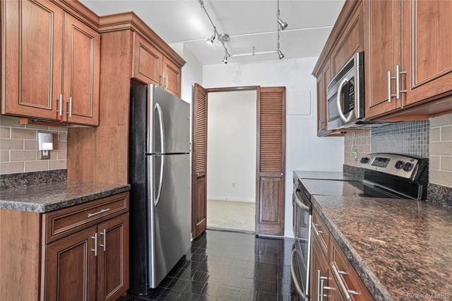 500 High Point Drive 403, Hartsdale, NY 10530