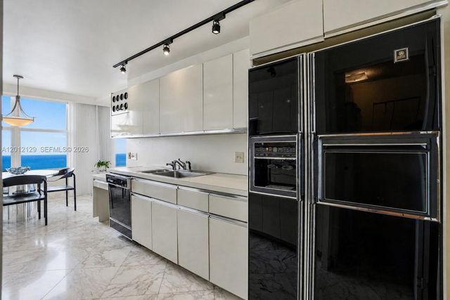 2751 S Ocean Dr 1805S, Hollywood, FL 33019