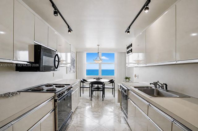 2751 S Ocean Dr 1805S, Hollywood, FL 33019