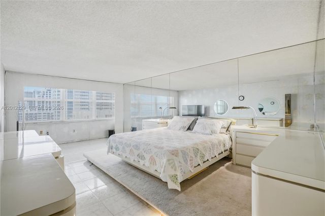 2751 S Ocean Dr 1805S, Hollywood, FL 33019