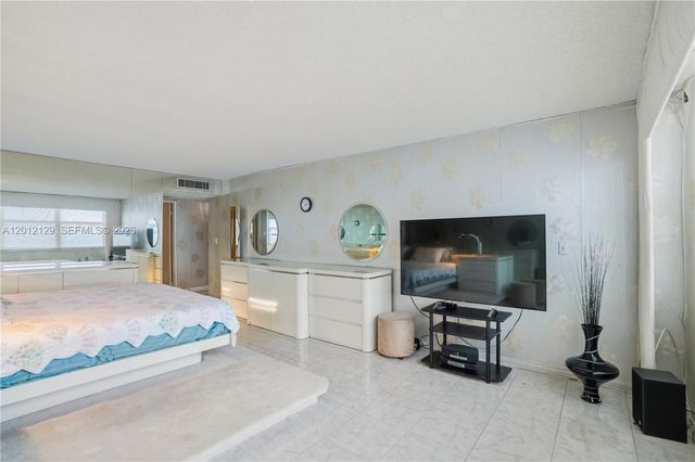 2751 S Ocean Dr 1805S, Hollywood, FL 33019