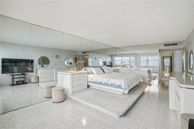 2751 S Ocean Dr 1805S, Hollywood, FL 33019