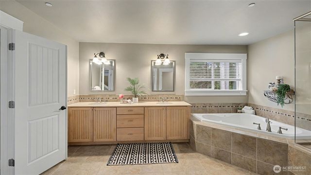 15557 SE 160th Place, Renton, WA 98058